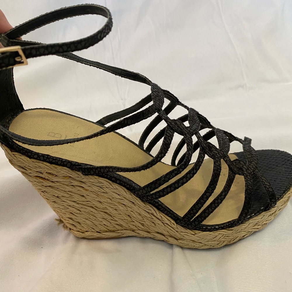 EUC Bakers black metallic strappy sandals